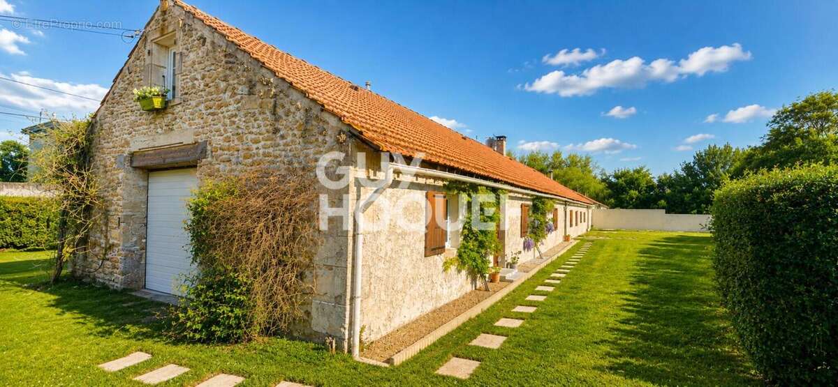 Maison à SURGERES