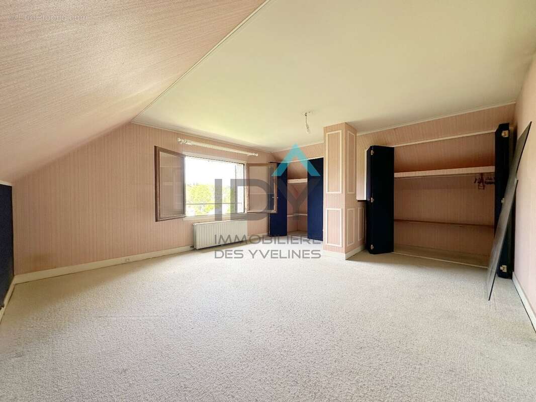LE PECQ - Domaine de Grandchamp .Maison 175 m2 5 chambres - Au calme - photo 5