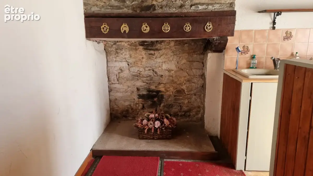 MORBIHAN, Proche de Rohan, Charmante maison mitoyenne d'extrémité avec 2 chambres, vendu meublé - photo 6