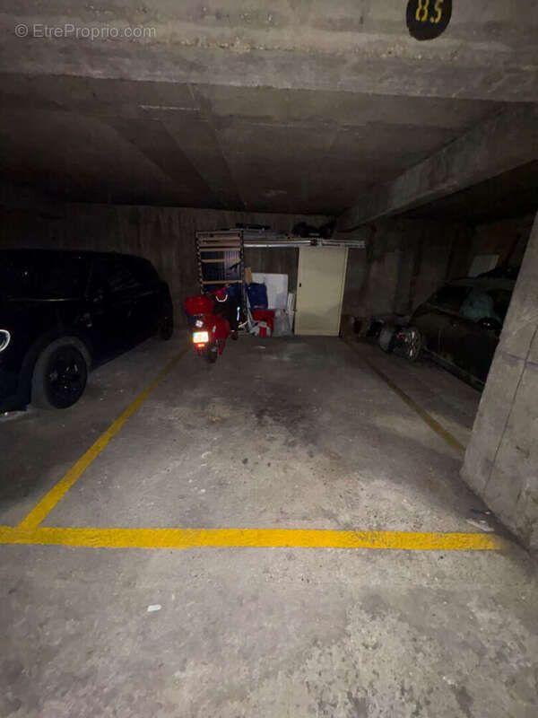 Parking à PARIS-15E