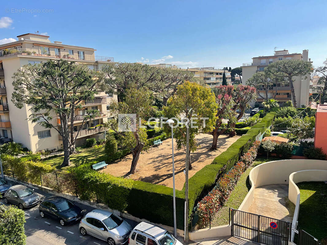 Appartement à SAINT-LAURENT-DU-VAR