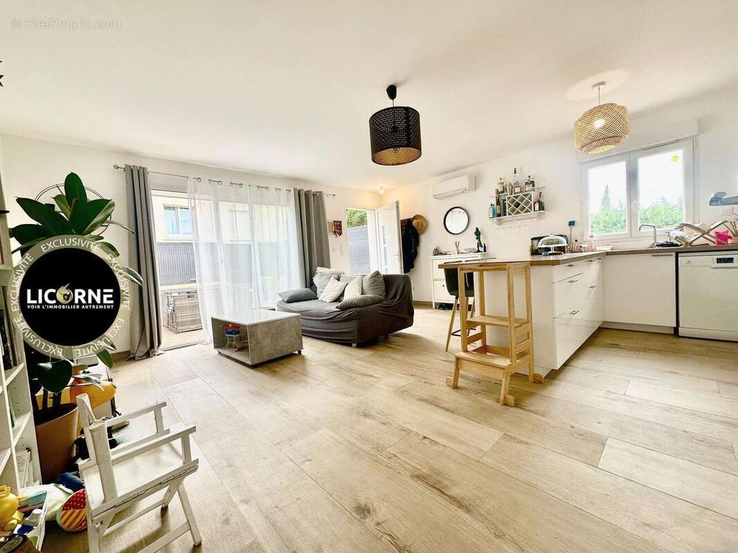 Appartement à LE PUY-SAINTE-REPARADE