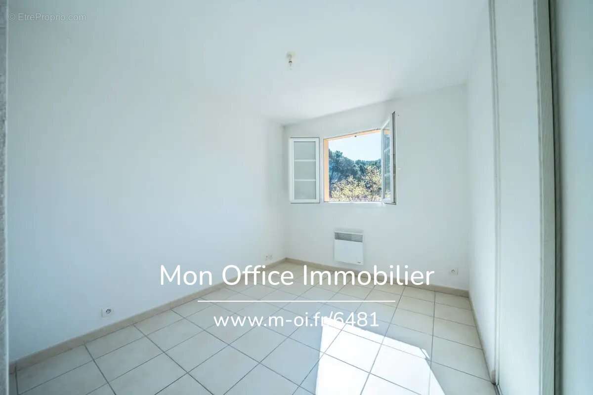 Appartement à LA ROQUE-D'ANTHERON