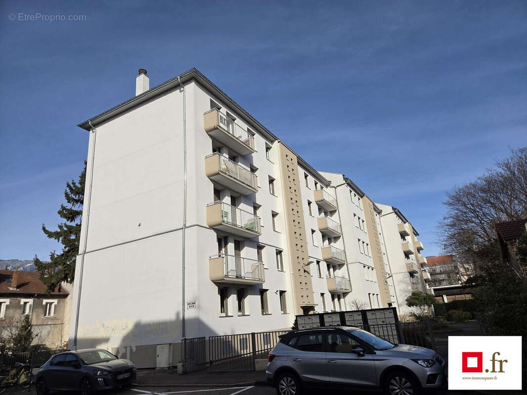 Appartement à FONTAINE