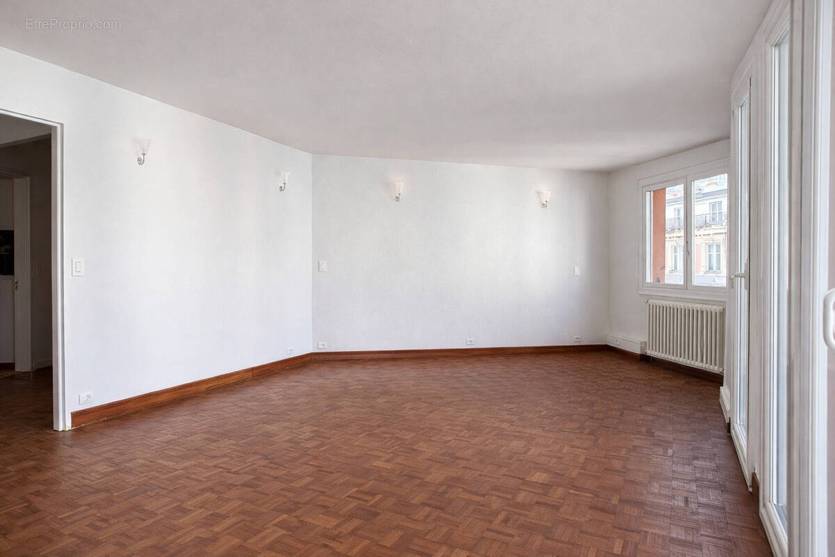 Appartement à PARIS-20E