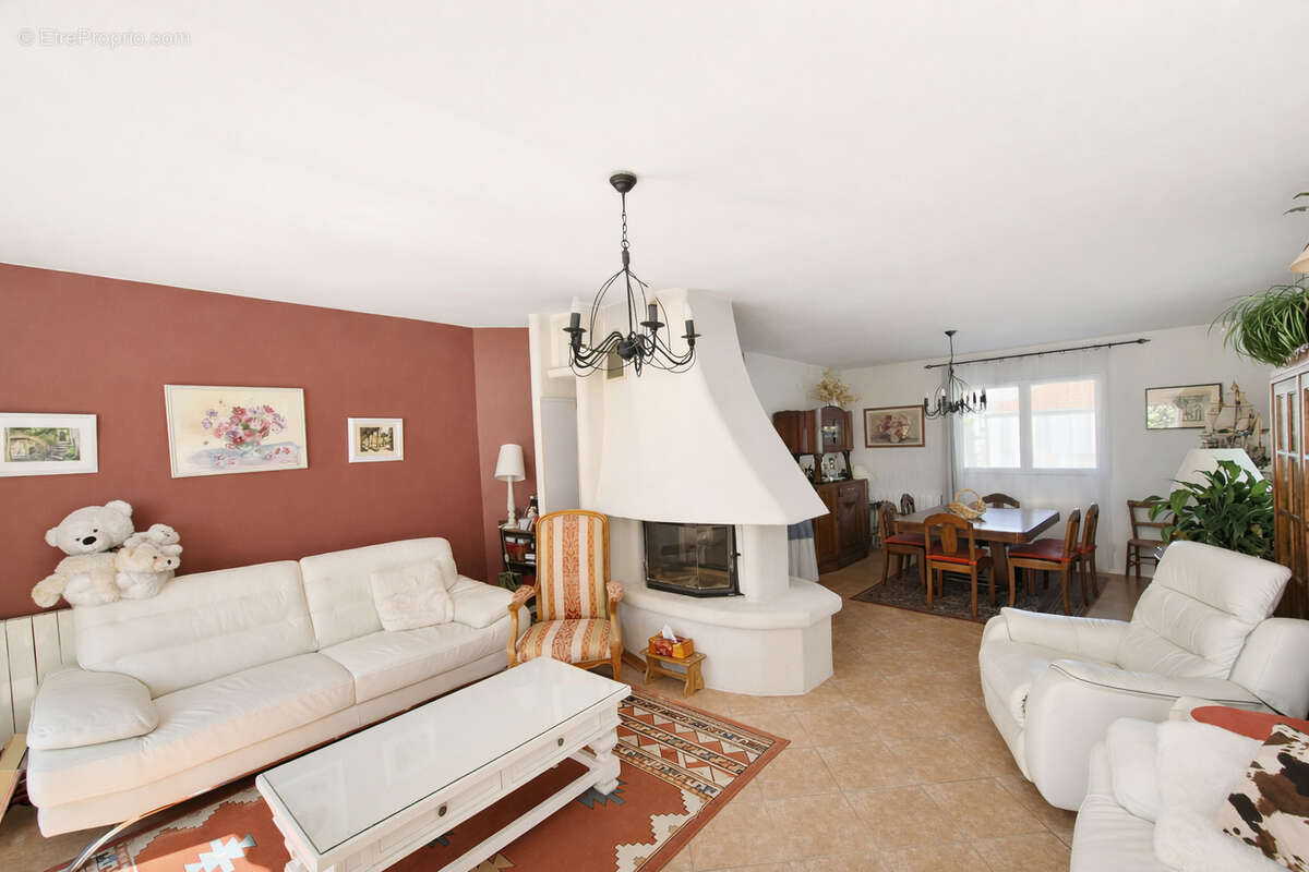 Maison à COUBRON