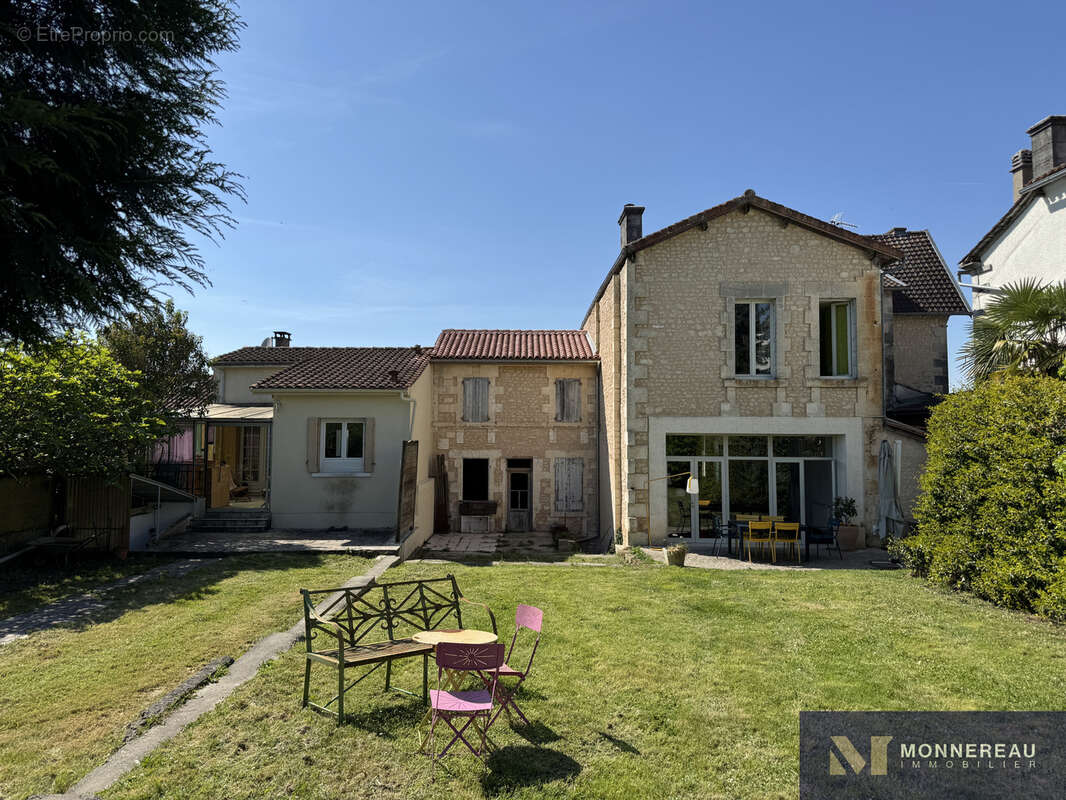 Maison à BARBEZIEUX-SAINT-HILAIRE