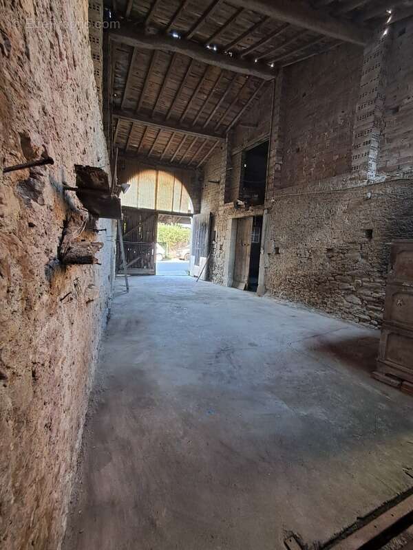 Maison de village traversante, grand garage, grange et fort potentiel – Pexiora - photo 15