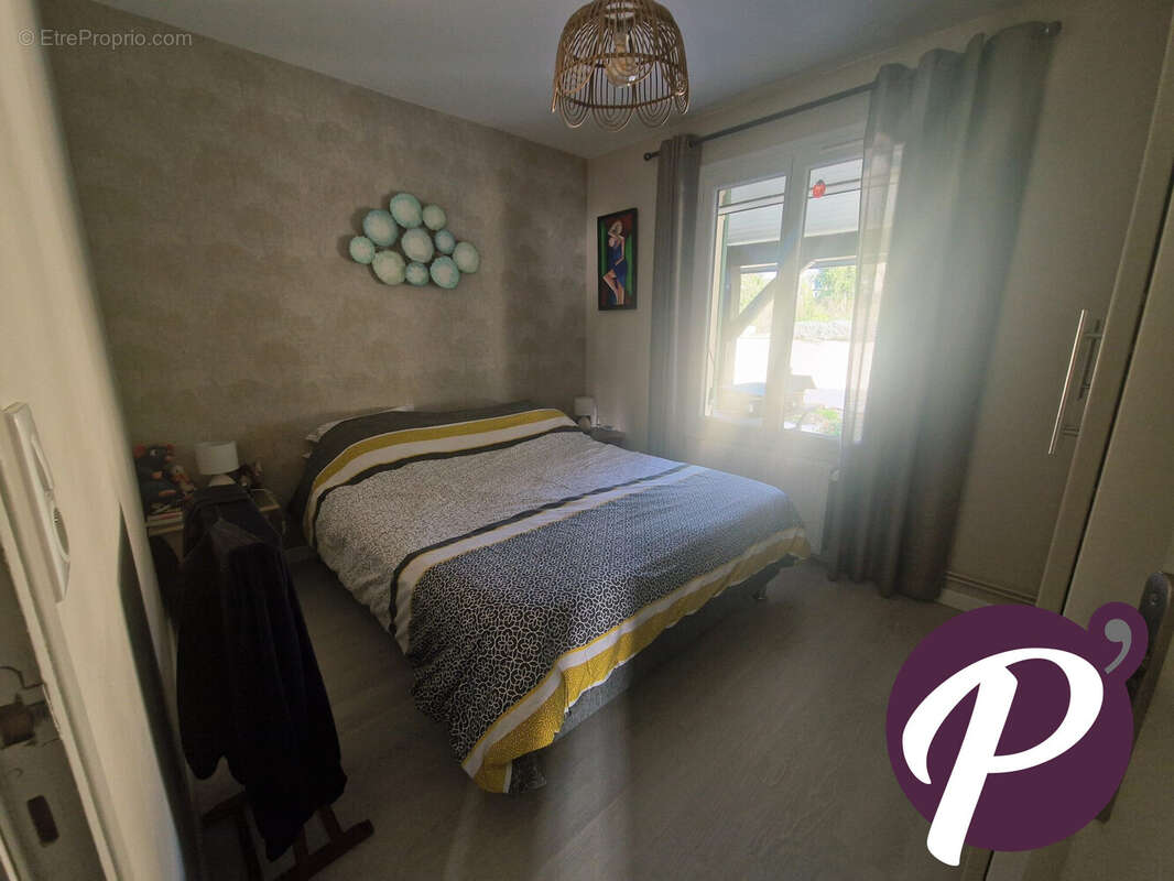 Maison à COUZE-ET-SAINT-FRONT