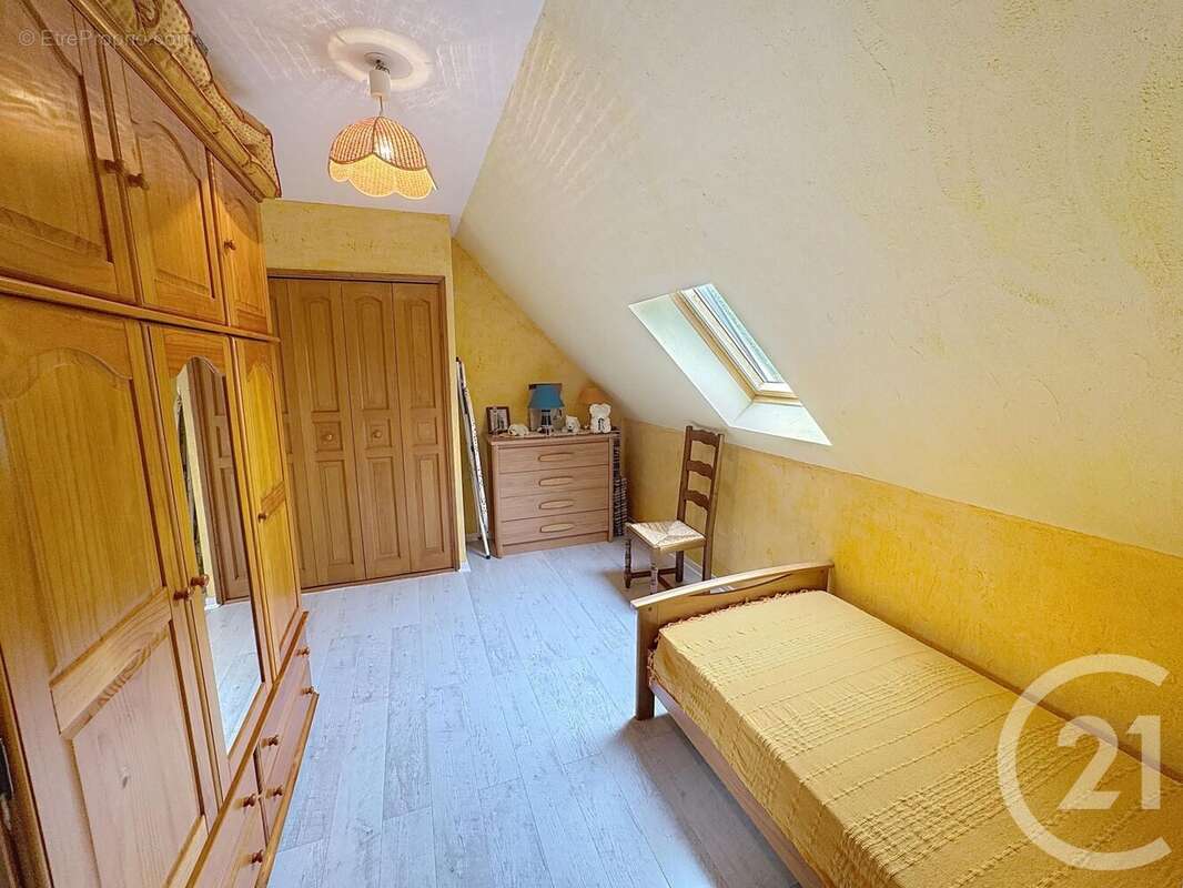 Maison à VAUX-LE-PENIL