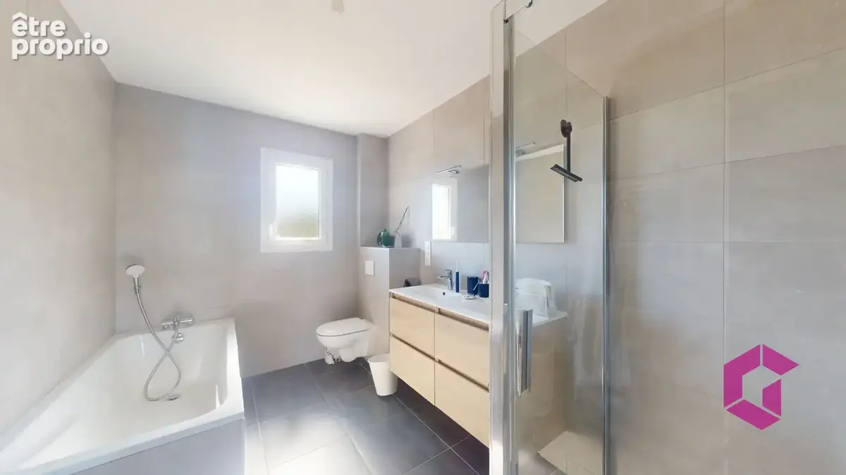 Maison récente, 4 chambres , avec garage sur 900 m2 de terrain - photo 9