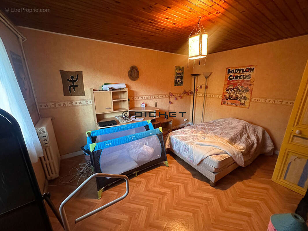 Maison à NOTRE-DAME-DE-SANILHAC