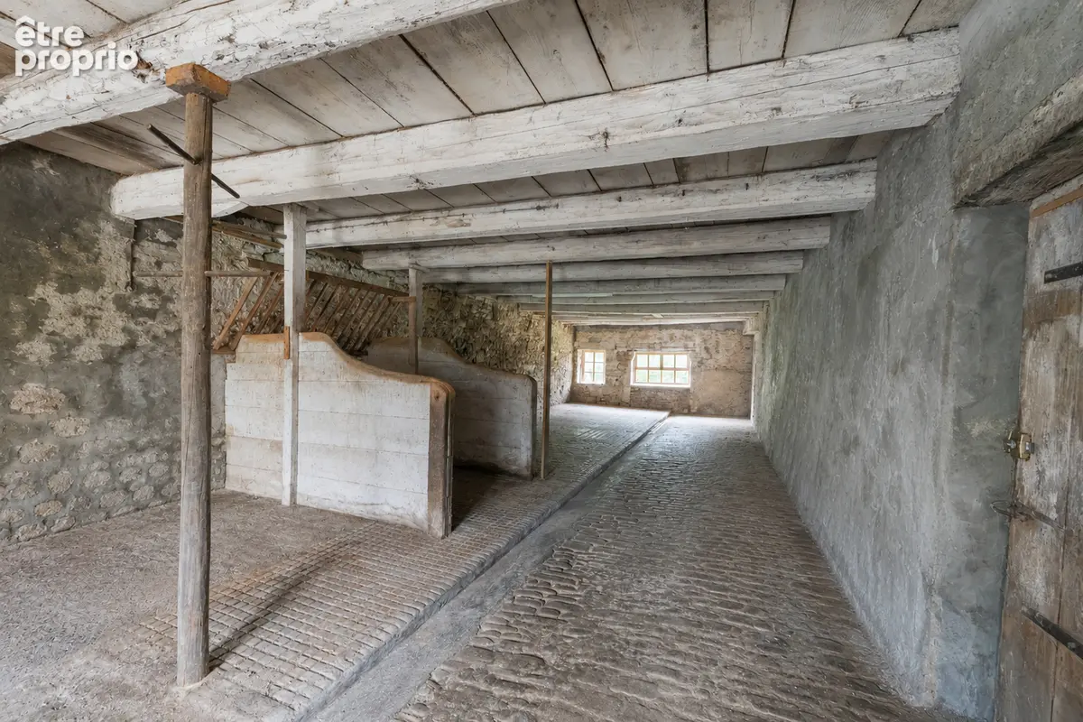 Surface brute de 129 m² avec terrain privatif à orchamps-vennes - photo 9