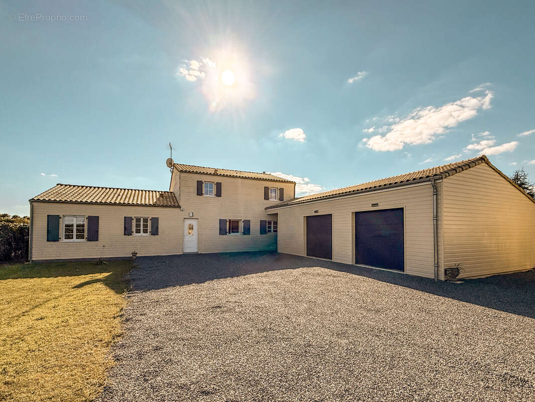 Maison à CHAMPAGNOLLES