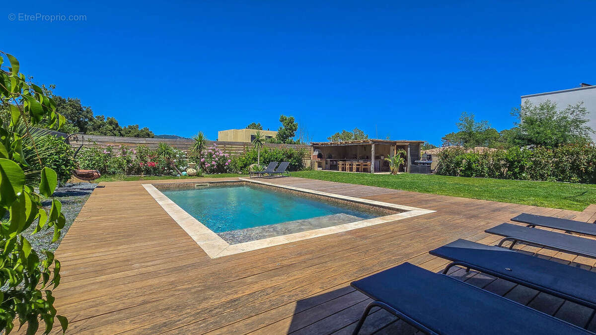 Villa de charme avec piscine effet pierre à 10 min des plages - photo 10