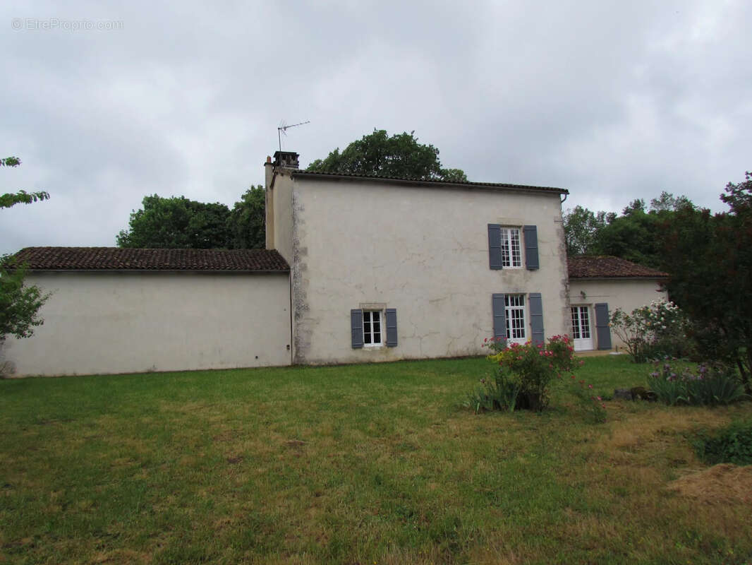 Maison à BERNAC