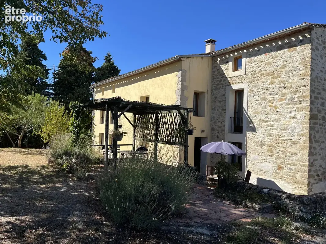 Propriete renovee avec plus de 25 hectares - photo 5