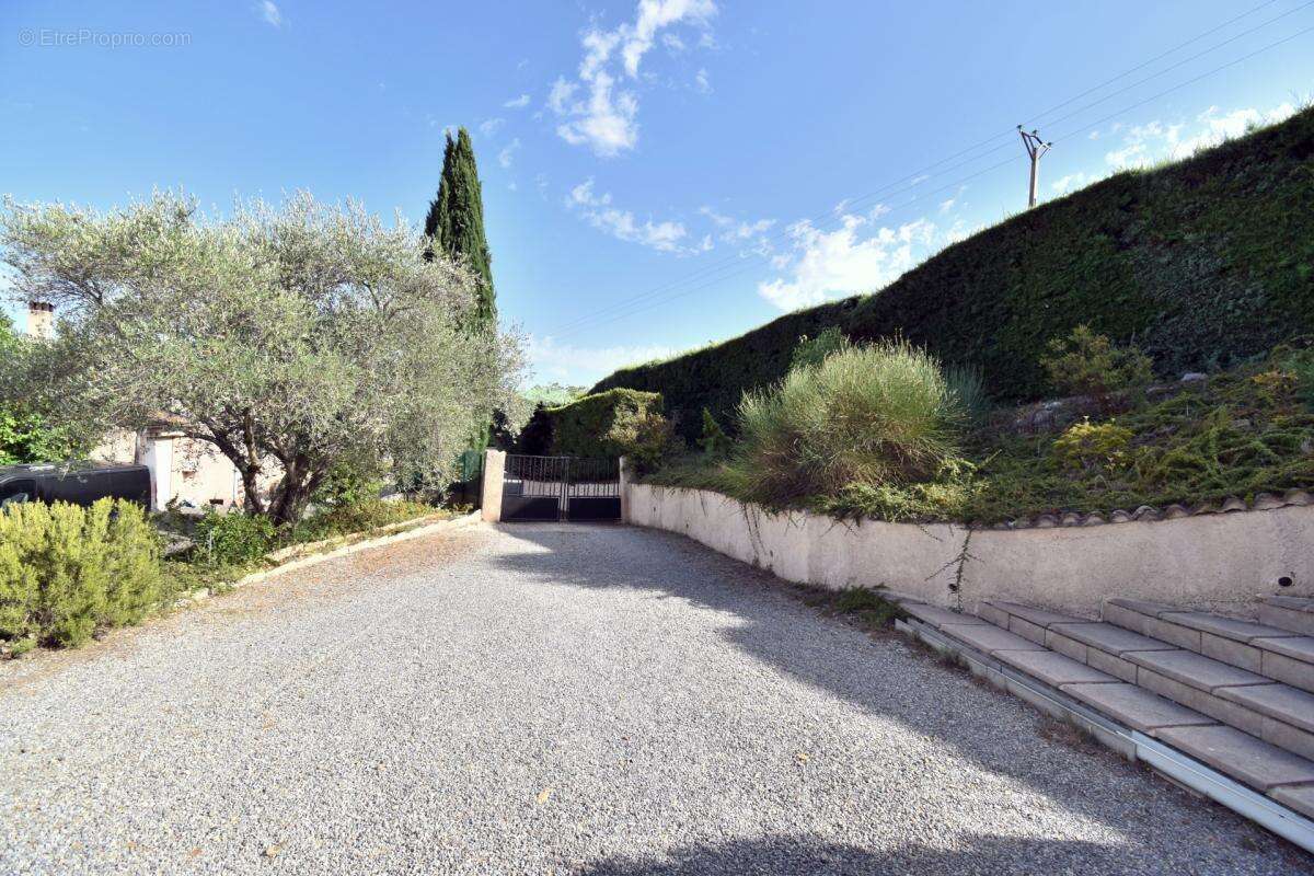 A vendre, Aiglun (04) – Maison individuelle 6 pièces, 5 chambres, jardin, terrasse et garage de 30 m² - photo 23