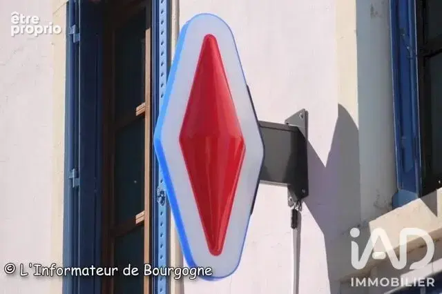 Photo 2 - Commerce à LAUDUN-L'ARDOISE