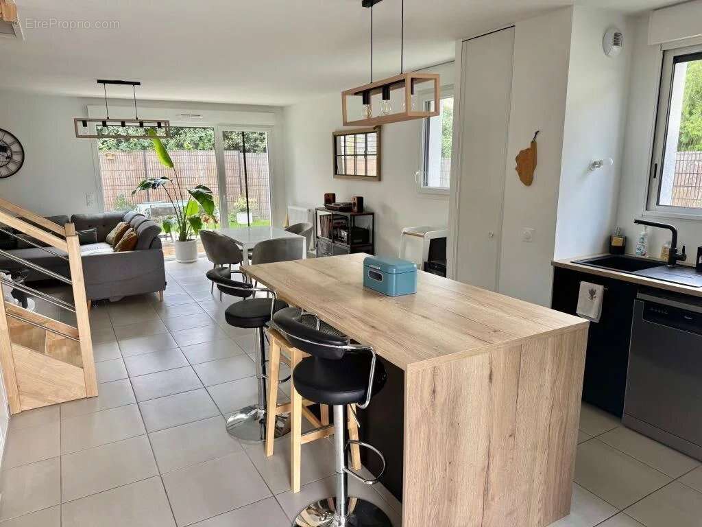 Maison à VILLENAVE-D&#039;ORNON