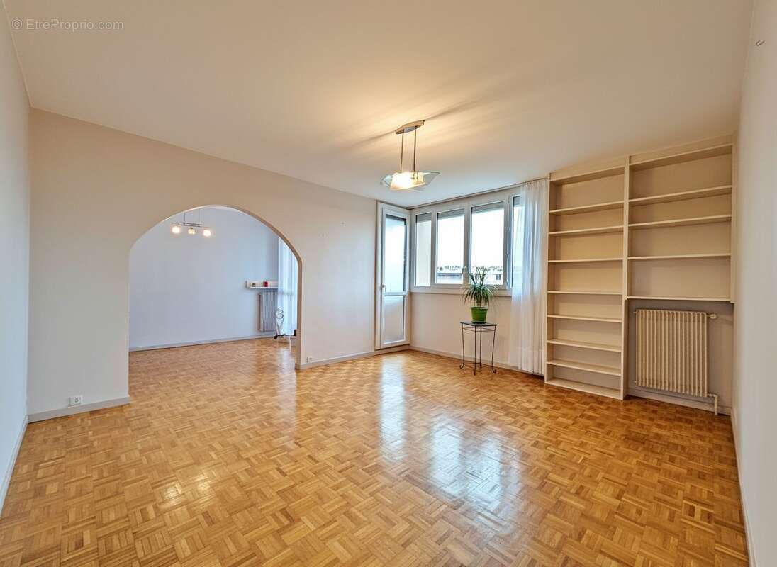 Salon-séjour - Appartement à BOURG-LES-VALENCE