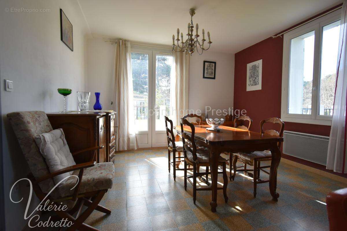 LE PRADET – LES OURSINIÈRES  Propriété 320 m² – 5 logements indépendants – Terrain 3 048 m² – Proche mer - photo 15