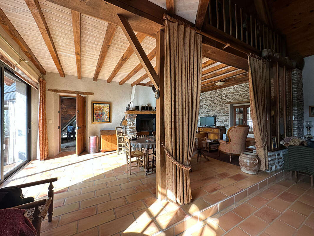 Maison à EGUZON-CHANTOME