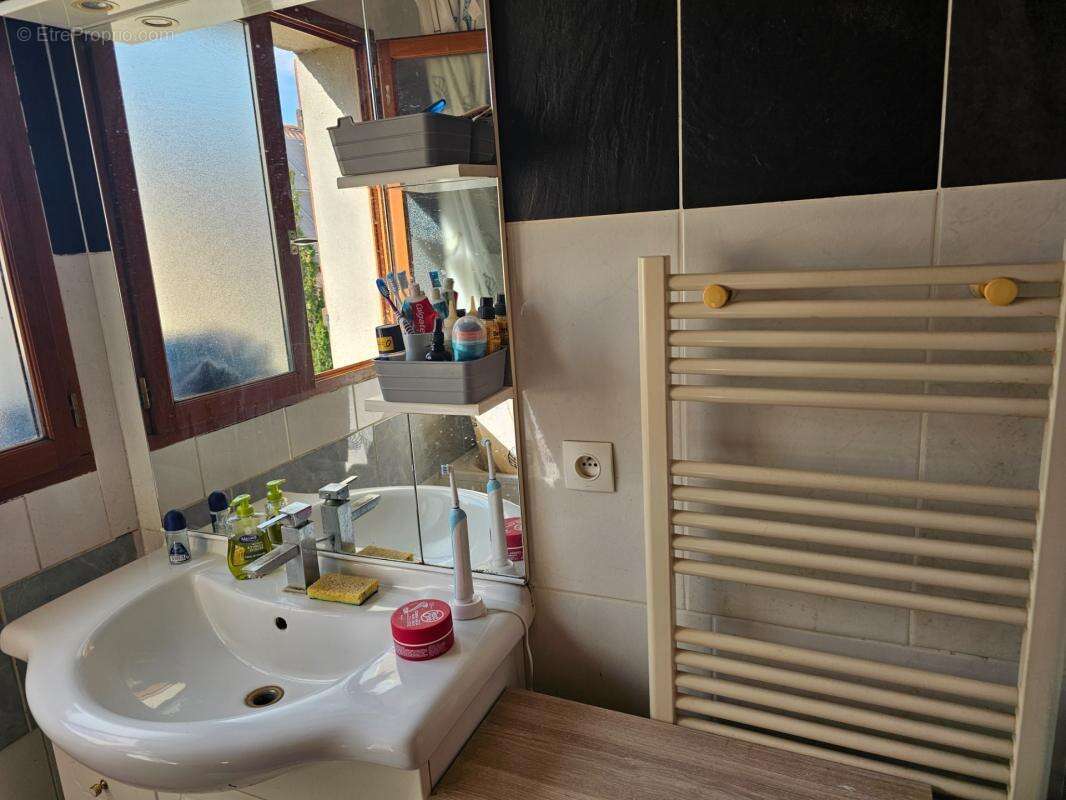 Appartement 3 pièces de 65 m2 en duplex + studio de 20 m2 avec parkings à vendre à CARRIERES SOUS POISSY (78) - photo 6