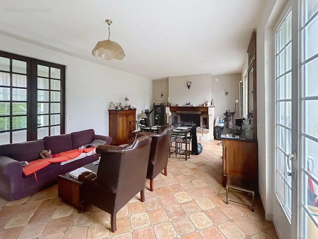 Maison à CHAMOUILLE