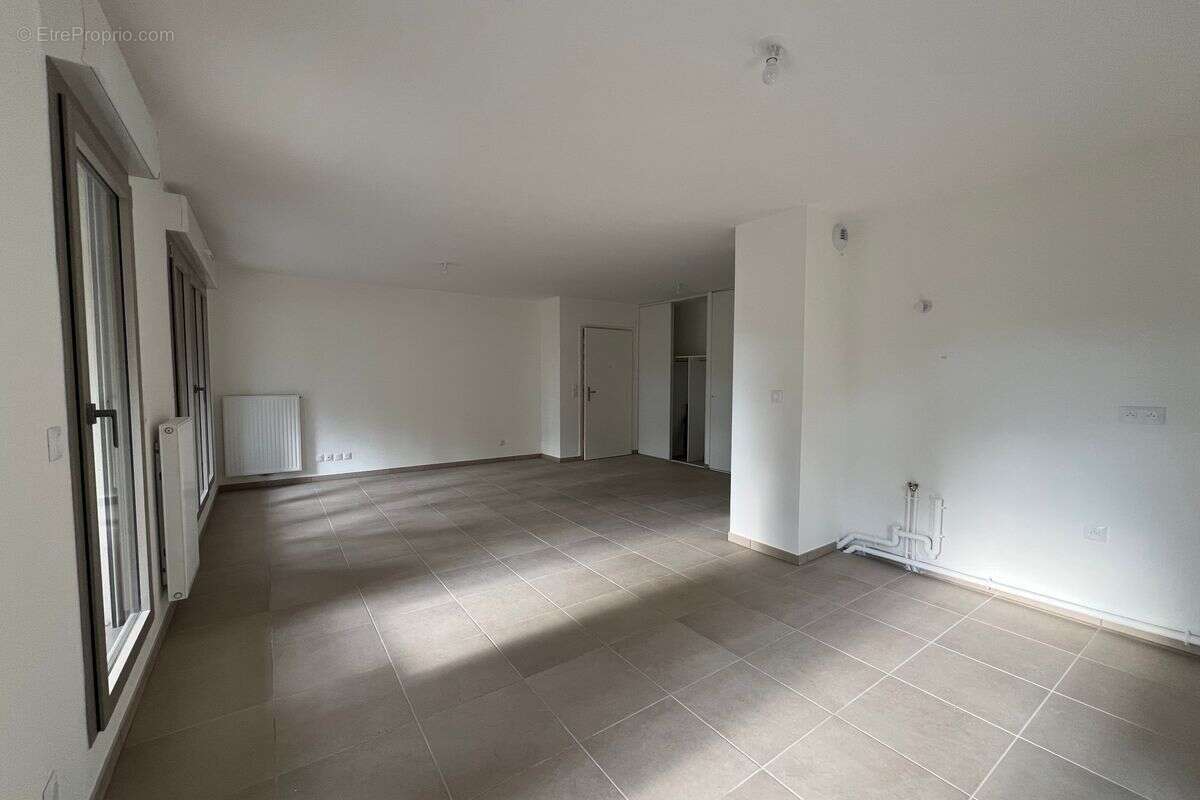Appartement à MILLERY