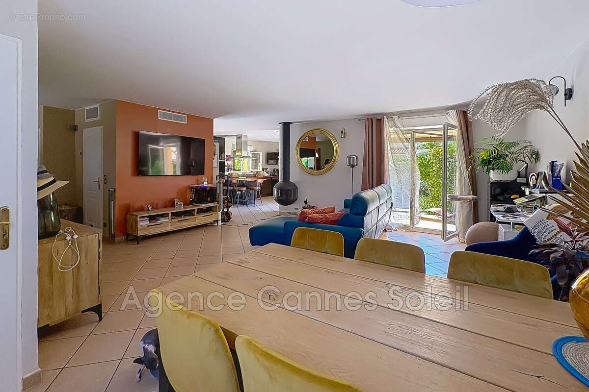 Maison à LA ROQUETTE-SUR-SIAGNE