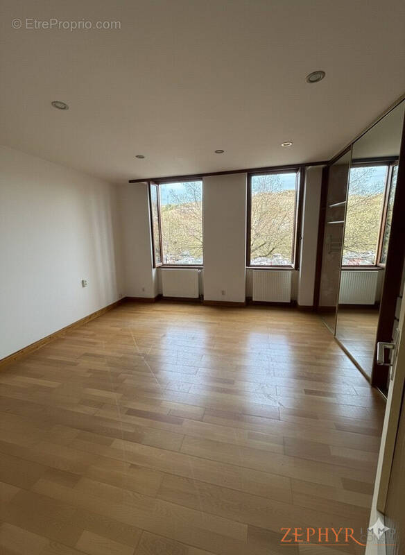 Appartement à L'ARBRESLE