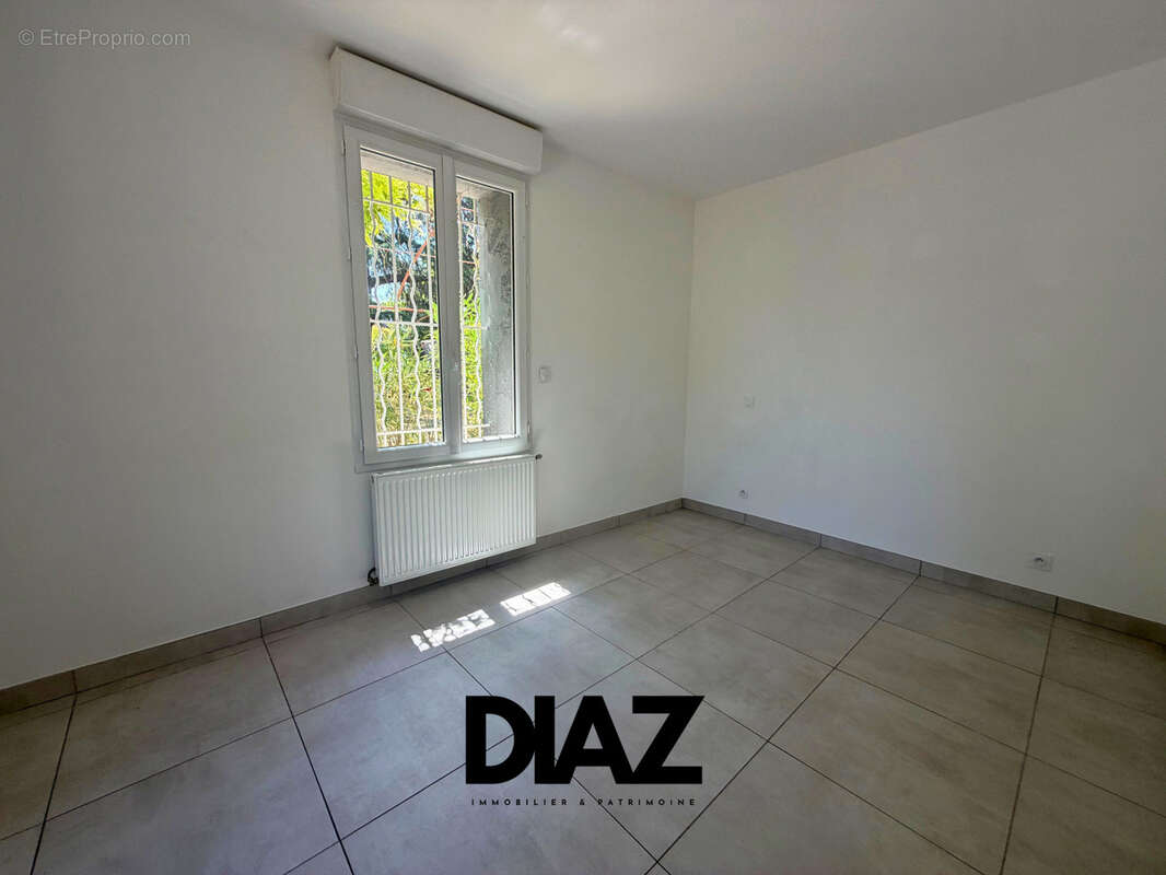 Appartement T3 en rez-de-chaussée   Terrasse 20 m2   2 parkings - photo 4
