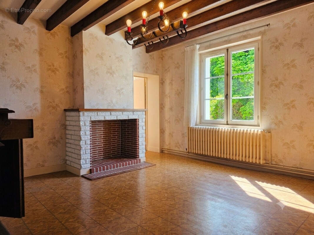 Maison à LUZILLE