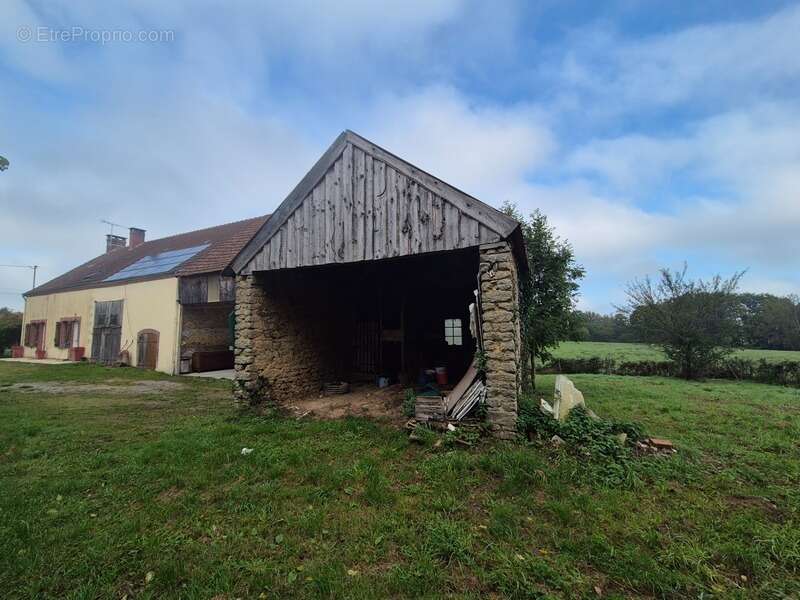 Maison à vendre 5 pièces 3 chambres  terrain 1500 m² dépendances ORSENNES (36) - photo 3