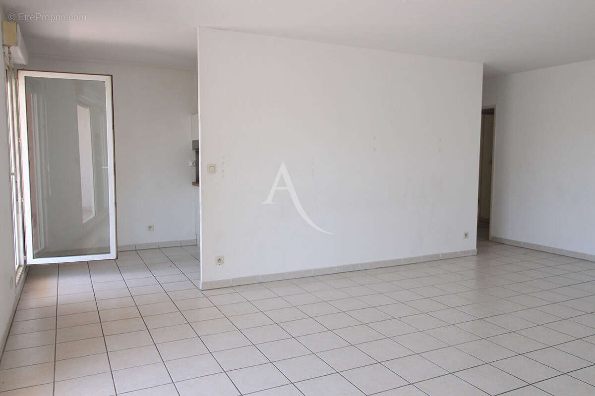 Appartement à MARSEILLE-4E