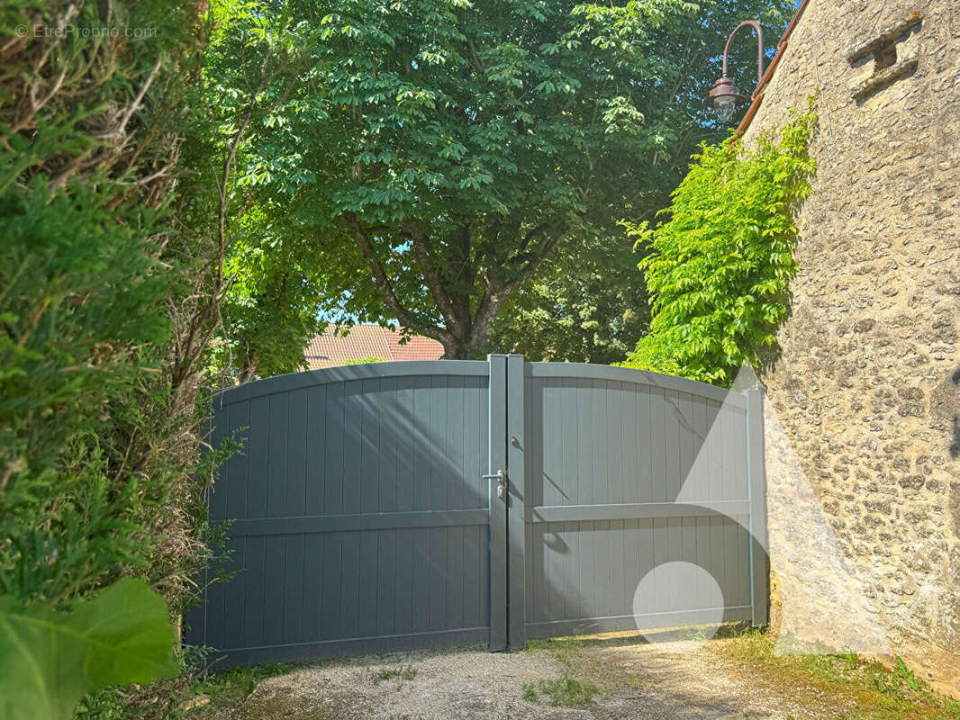 Maison à SALIGNAC-EYVIGUES