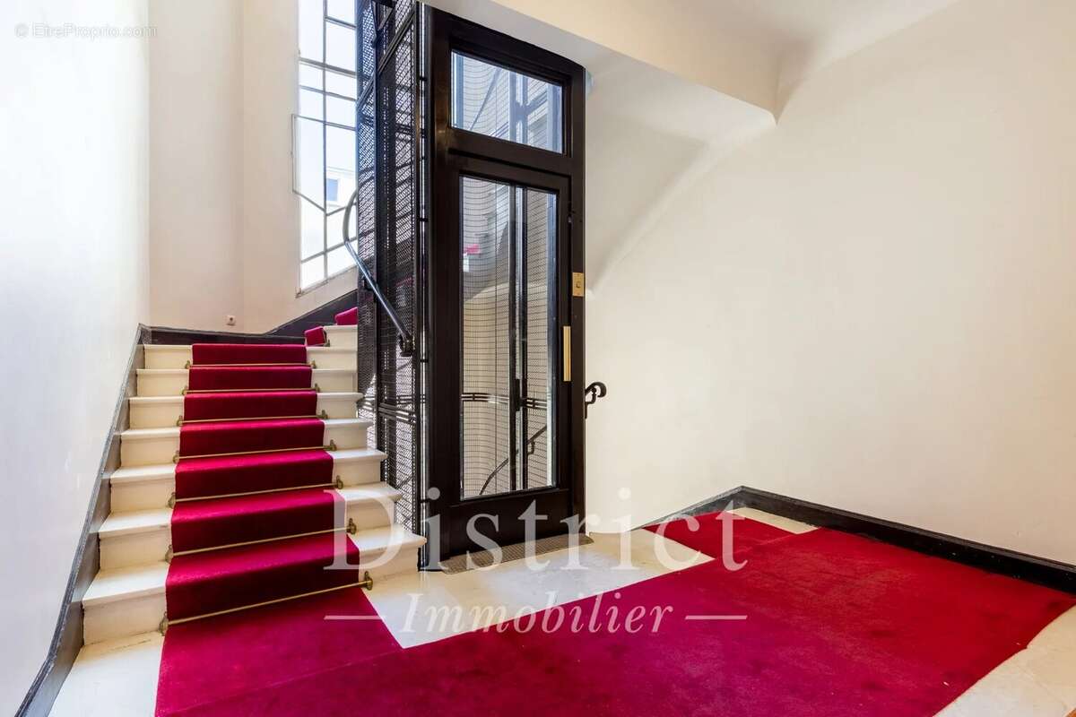Appartement à PARIS-16E