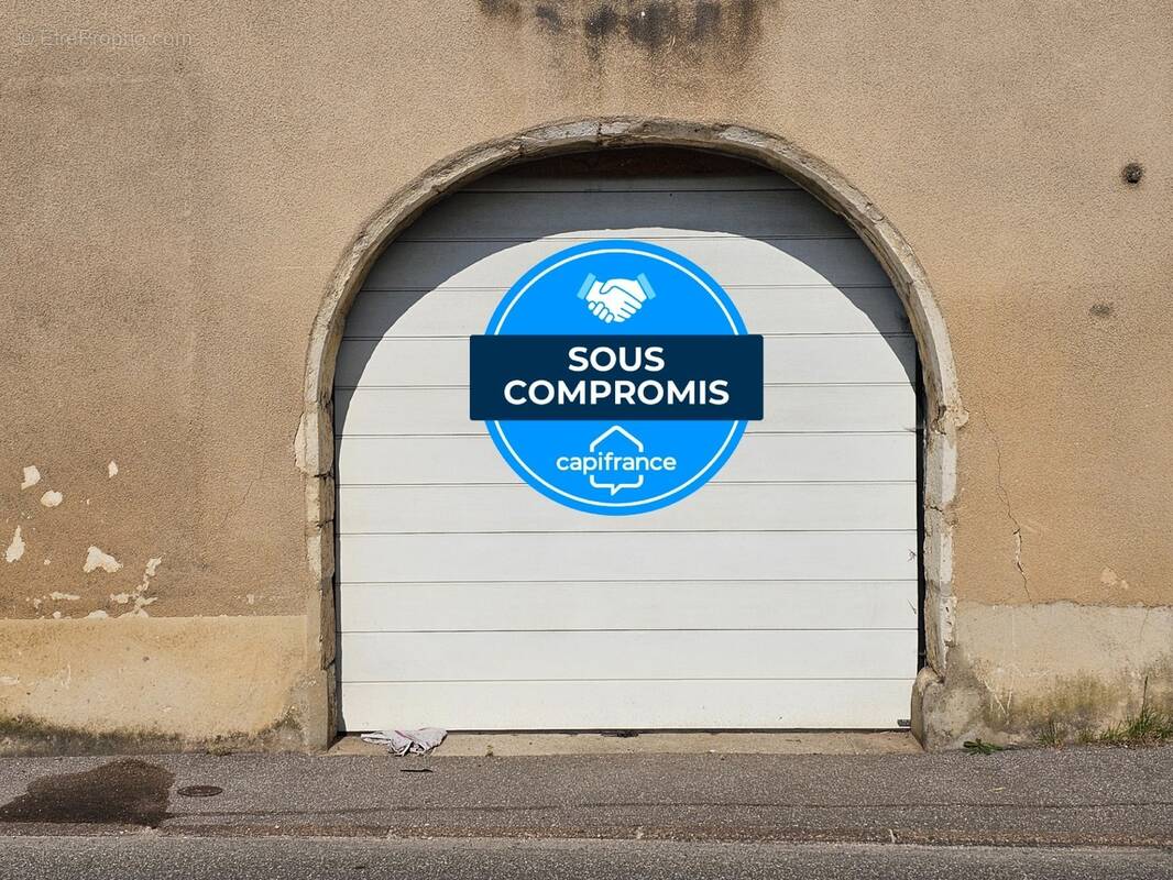 Parking à MOUCHARD