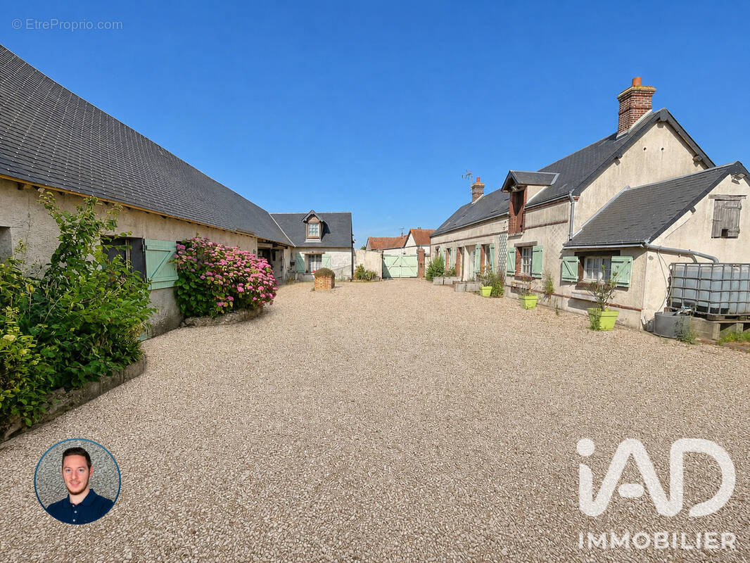 Photo 1 - Maison à TREMBLAY-LES-VILLAGES