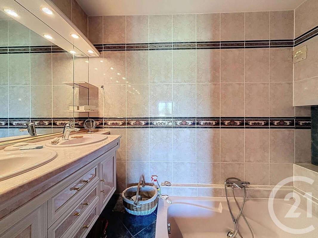 Maison à LAMARCHE-SUR-SAONE