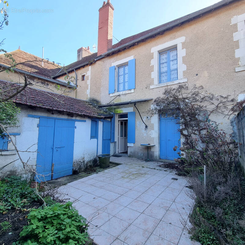 Maison à SAINT-CHARTIER