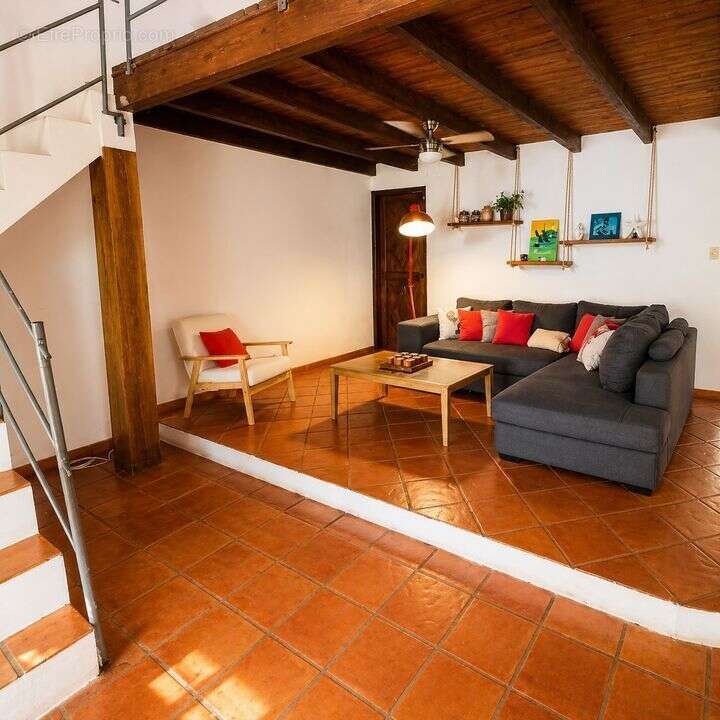 Maison à LES ABYMES
