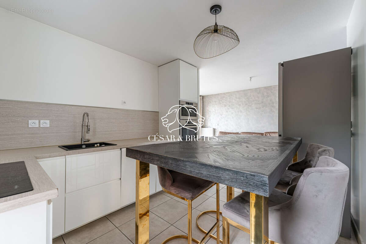 Appartement à MEYZIEU