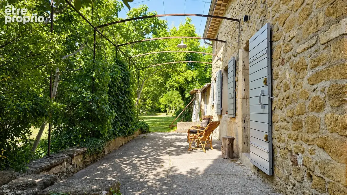 Bastidon provençal sur parcelles de 2,1 hectares / Garage et piscine - photo 4