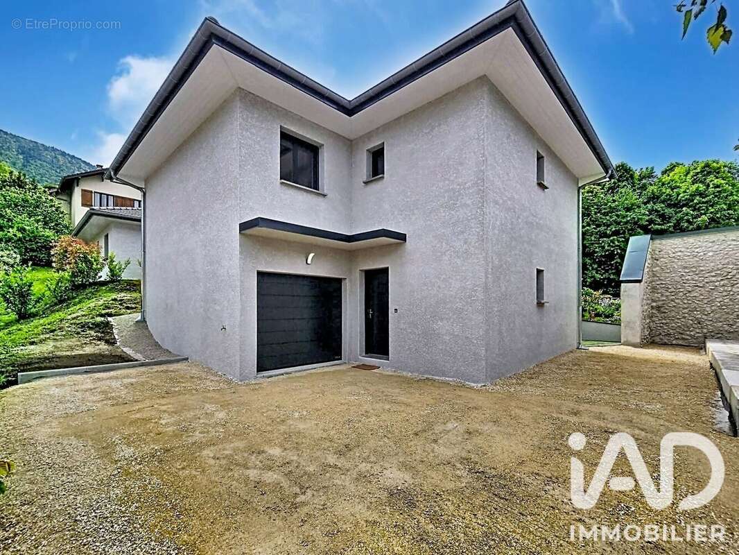Maison 135 m² à Lancrans  - photo 2