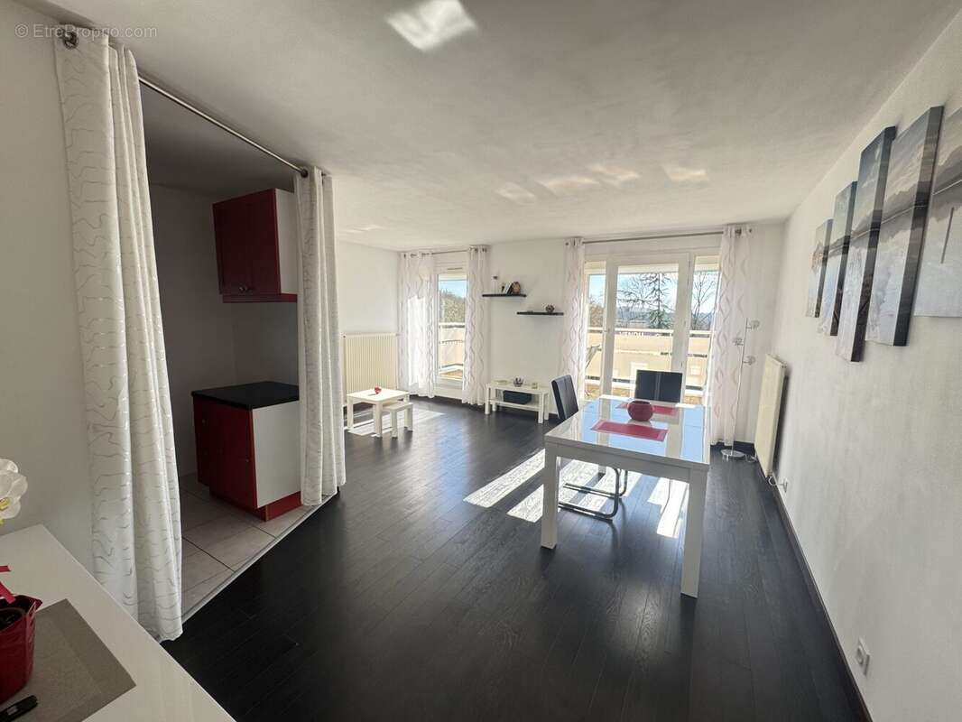 Appartement à VILLIERS-LE-BACLE