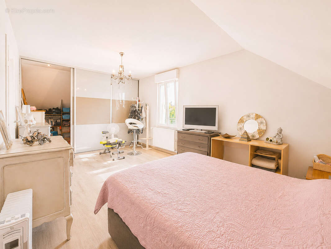 Magnifique maison entierement renovee au centre d'annemasse avec piscine et garages - photo 14