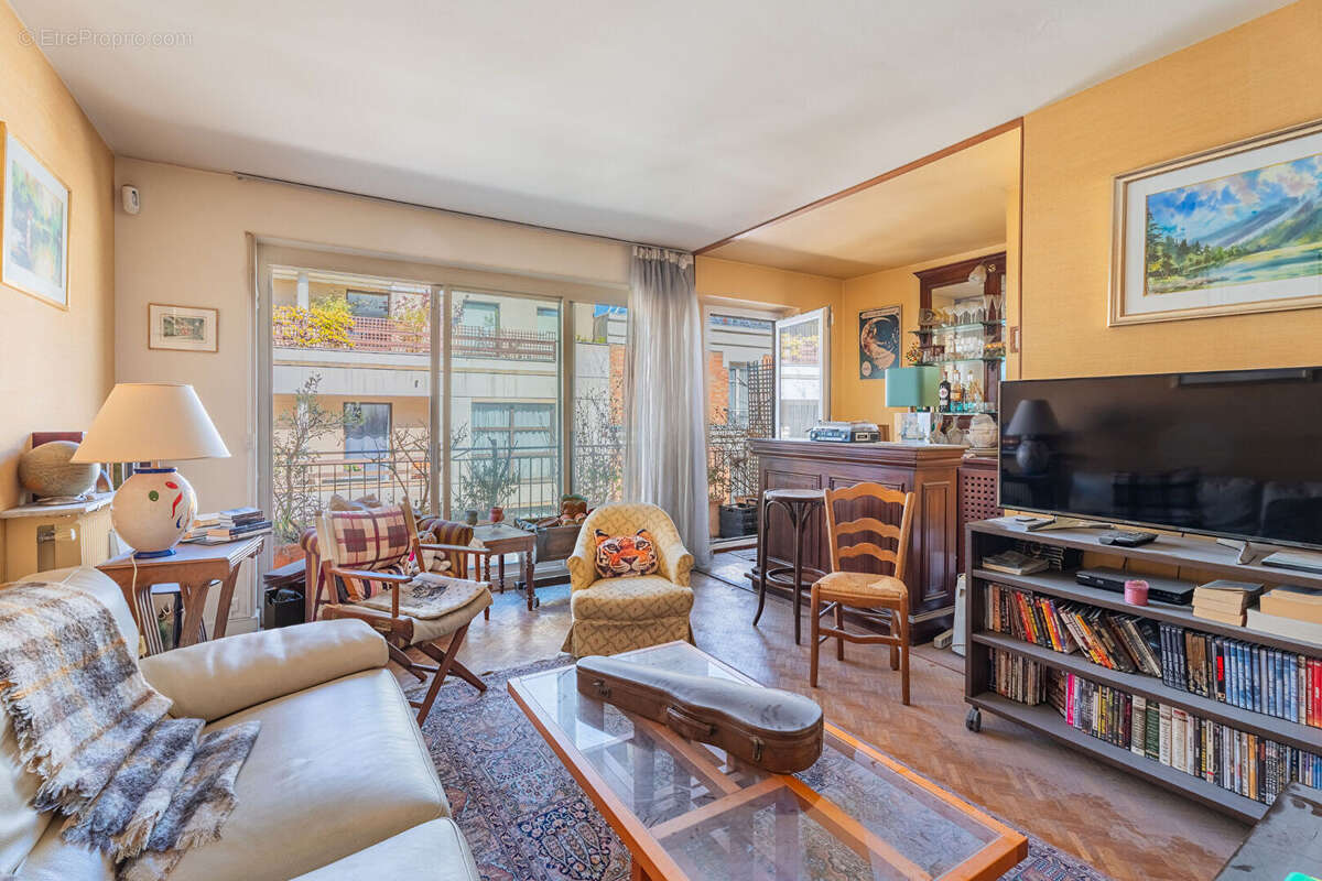 Appartement à PARIS-15E