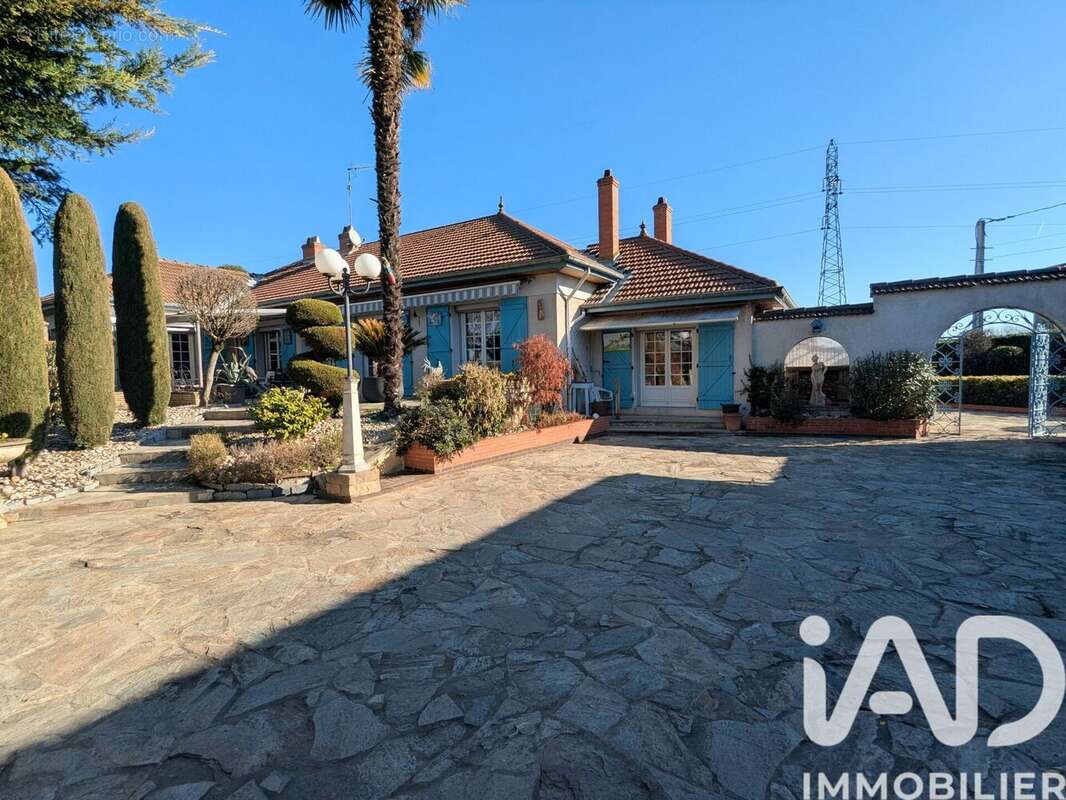 Photo 2 - Maison à SAINT-JUST-SAINT-RAMBERT